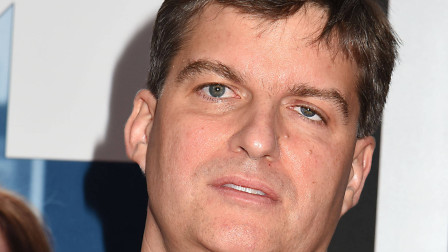 Michael Burry: Ο άνθρωπος που προέβλεψε το κραχ του 2008 βλέπει νέα χρηματιστηριακή φούσκα