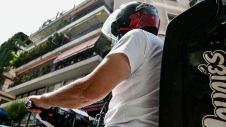 Οι Έλληνες μειώνουν τις παραγγελίες delivery – Τι δείχνει έρευνα για τις αγορές μέσω ίντερνετ