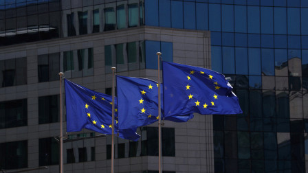 Η σημαία που ένωσε μια ήπειρο: 40 χρόνια από την πρώτη έπαρση του συμβόλου της ΕΕ - Τα 12 αστέρια