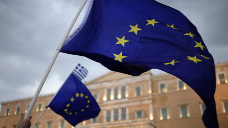 Κομισιόν: Υψηλή βαθμολογία στα δημοσιονομικά, «κίτρινες κάρτες» σε τέσσερα μέτωπα