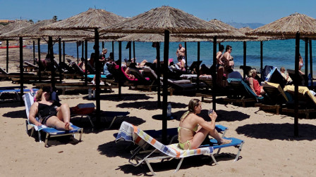 «Απόδραση» στις παραλίες της Αττικής - Μαζική έξοδος των Αθηναίων για μια ανάσα δροσιάς