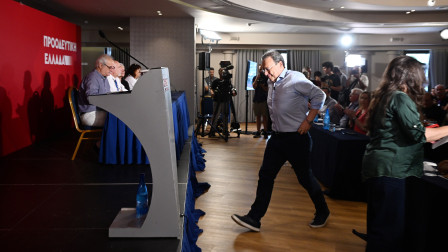 Ο Τσίπρας ζητά από τους (πρώην) συντρόφους του να κάνουν την... «Θεοπούλα»