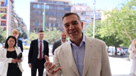 «Κανείς σε first class, όποιος θέλει να κάνει ηλεκτρονική εγγραφή»- Ψυχρολουσία σε ΣΥΡΙΖΑ από Τσίπρα