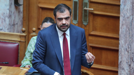 Αδειοδοτούνται τα περιφερειακά κανάλια - Ψηφίστηκε το νομοσχέδιο Μαρινάκη, «ναι» είπε το ΠΑΣΟΚ