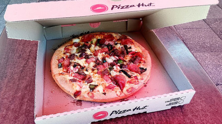 Τέλος εποχής για την Pizza Hut: Πωλείται έναντι 2,7 δισ. δολαρίων κι αλλάζει σελίδα 67 χρόνια μετά