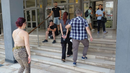 Θεσσαλονίκη: Ποινική δίωξη στην 29χρονη που μαχαίρωσε τον σύντροφό της μετά από καβγά στο σπίτι τους