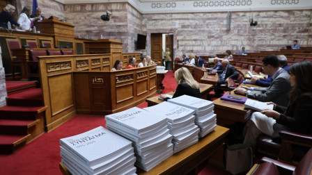 Πολιτικός τζόγος ΝΔ-ΠΑΣΟΚ για τα ιδιωτικά ΑΕΙ: Το «γαλάζιο» ραντεβού και η «πράσινη» αντεπίθεση
