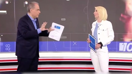 Με νάρθηκα στην εκπομπή η Μίνα Καραμήτρου μετά το ατύχημα - Στραβελάκης: «Άγιο είχες»