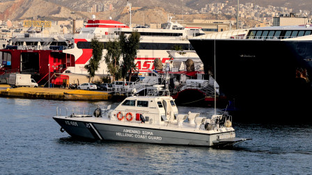 Πειραιάς: Πετρέλαιο εκτοξεύτηκε σε επιβάτες κατά τον ανεφοδιασμό πλοίου - Δημιουργήθηκε κηλίδα