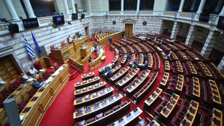 Αντίστροφη μέτρηση για τον «κόφτη» στα social media: Πότε ψηφίζεται, τι θα κάνει η αντιπολίτευση