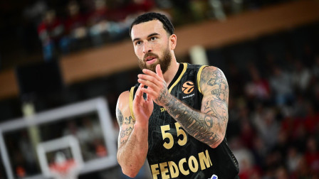 Έσκασε η «βόμβα» στη Euroleague: Ο Μάικ Τζέιμς υπέγραψε με την Αναντολού Εφές