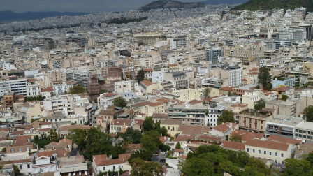 Πώς η πολυκατοικία κατέκτησε την Ελλάδα και γιατί σήμερα «γερνάει»
