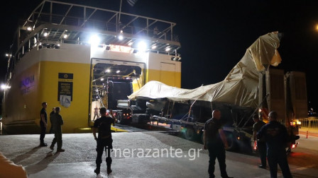 Με πλοίο της γραμμής αναχώρησε το F-16 που κάηκε στη Ζάκυνθο - Αποσυναρμολογήθηκε για τη μεταφορά