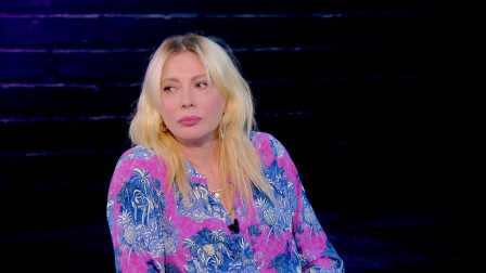 Σμαράγδα Καρύδη: «Ήμουν τραγική, μια κότα που φοβόταν, ντροπαλή, τα έκανα όλα χάλια»