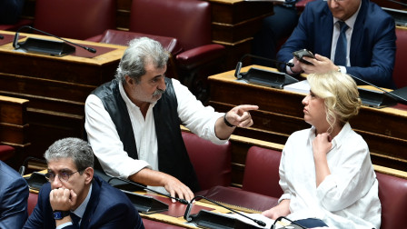 ΣΥΡΙΖΑ: Αχαλίνωτος ο Πολάκης: «Να μην είναι υποψήφια η Δούρου» - Περίεργα σενάρια για Φάμελλο