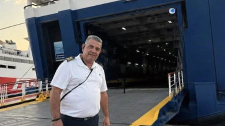 Ραφήνα: Ρίγη συγκίνησης για τον ύπαρχο Αντώνη Βιδάλη - Οι κόρνες των πλοίων ήχησαν στο ύστατο χαίρε