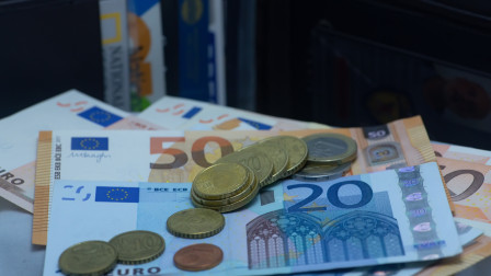 Πάνω από 1 δισ. ευρώ ο νέος δημοσιονομικός χώρος – Πού θα κατευθυνθούν τα νέα μέτρα στήριξης