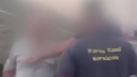 «Εκείνος βάρεσε πρώτος»: Τι λέει ο οδηγός ταξί στην Πάρο μετά το ξύλο σε ηλικιωμένο για το πάρκινγκ