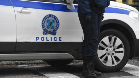 «Ακούγαμε φωνές και να σπάνε αντικείμενα»: Τι λένε γείτονες για την 51χρονη ΑΜΕΑ και τον αστυνομικό