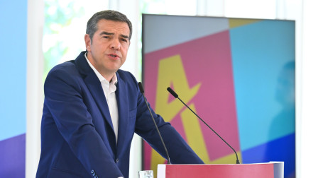 Το «τριπλό μέτωπο» του Αλέξη Τσίπρα - Η τακτική της Αμαλίας προς τις κάλπες