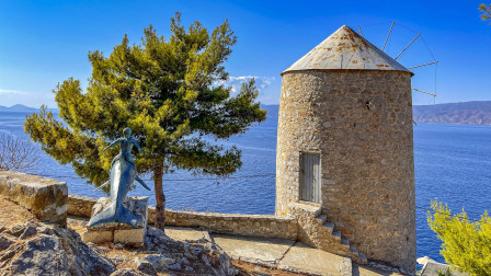 Καταλύματα οι ιστορικοί ανεμόμυλοι της Ύδρας; Οι αντιδράσεις και η διάψευση από τον δήμο