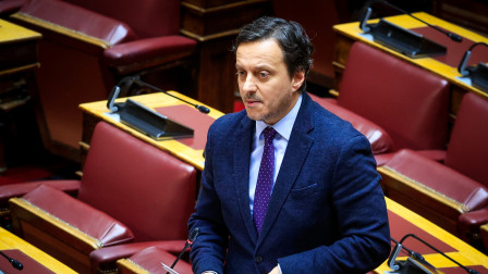 ΠΑΣΟΚ κατά Μαρινάκη: «Ο πνιγμένος από τα μαλλιά του πιάνεται» – Αδειάζει Πάνα για συνεργασία με ΕΛΑΣ