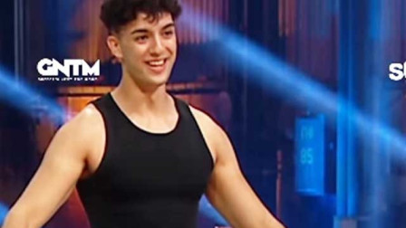 GNTM: Παίκτης άφησε άφωνους τους κριτές – «Δουλεύω σε γραφείο τελετών, ανοίγω τον λάκκο»