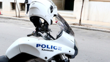 Έκλεψε τσάντα από 39χρονη και με τις κάρτες πήγε για... ψώνια σε μαγαζιά του Πειραιά