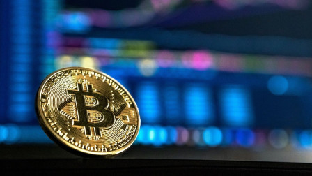 Θεαματική «βουτιά» και αβεβαιότητα στο Bitcoin - Γιατί «καταρρέει» το μεγαλύτερο κρυπτονόμισμα