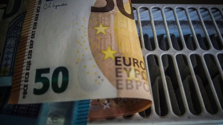 Καύσιμα: Σοκ στην τσέπη – 2,10€ η βενζίνη, «φωτιά» στο πετρέλαιο θέρμανσης, εξετάζει μέτρα η κυβέρνηση