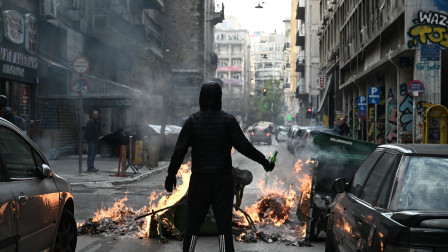 Αδιανόητο περιστατικό στο Ηράκλειο: Ανήλικοι πετούν αυτοσχέδιες μολότοφ έξω από εκκλησία