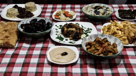 Καθαρά Δευτέρα: Η «νηστεία» των 3.500 θερμίδων και το παράδοξο του ταραμά