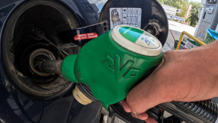 Βενζίνη vs Ηλεκτροκίνηση: Ποιοι οδηγοί πληρώνουν 5 φορές ακριβότερα την κρίση στο Ιράν;