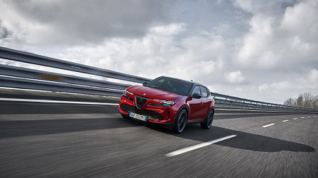 Νέα χαμηλότερη τιμή για την Alfa Romeo Junior Ibrida