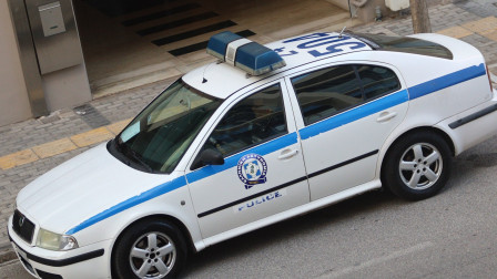 Σπάτα: Χειροπέδες σε άνδρες που τα έκαναν «γυαλιά καρφιά» στο Κέντρο Υγείας - Φθορές και στο Τμήμα