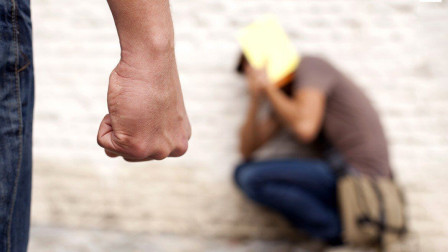 Σοκαριστικές μαρτυρίες για τον ξυλοδαρμό του 14χρονου στα Βριλήσσια: «Τον κλωτσούσε στο νεφρό»