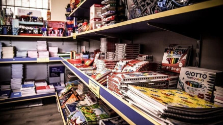 «Μάχη» στα συνοικιακά βιβλιοπωλεία για τις τιμές στα σχολικά είδη