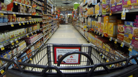 Αγορά σε «κόκκινο» συναγερμό λόγω Μέσης Ανατολής – Μήνυμα κατά της αισχροκέρδειας από Θεοδωρικάκο