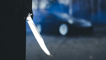 Λουτράκι: Άγρια επίθεση σε 20χρονο - Τον μαχαίρωσαν με νυστέρι στο πρόσωπο