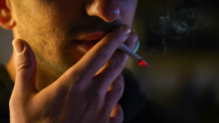 Οδηγός οχήματος στην Κέρκυρα πέταξε αναμμένο τσιγάρο έξω από παράθυρο κι «έφαγε» πρόστιμο 1.300 ευρώ