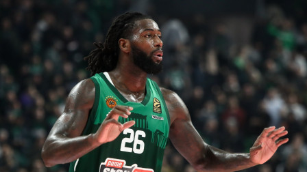 Ξέσπασε η σύζυγος του Λεσόρ: «Βάρβαρο να μιμείσαι με πατερίτσες τον τραυματισμό του»