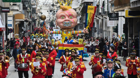 Η Πάτρα σε καρναβαλικούς ρυθμούς - Το βράδυ η φαντασμαγορική τελετή έναρξης