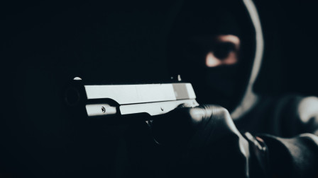 Θύμα ένοπλης ληστείας 77χρονος στην Κηφισιά: Τον έδεσαν, τον φίμωσαν και έφυγαν με λεία 100.000 ευρώ