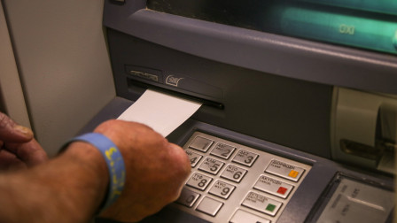 Μπαράζ πληρωμών από e-ΕΦΚΑ και ΔΥΠΑ έως τις 23 Ιανουαρίου - Ποιοι πάνε στα ΑΤΜ