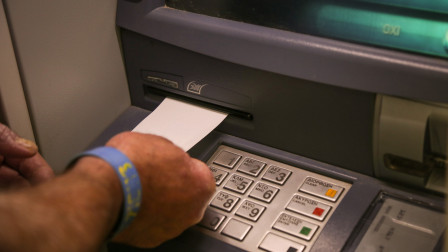 Μπαράζ πληρωμών: Καταβολή συντάξεων και επιδομάτων από e-ΕΦΚΑ και ΔΥΠΑ
