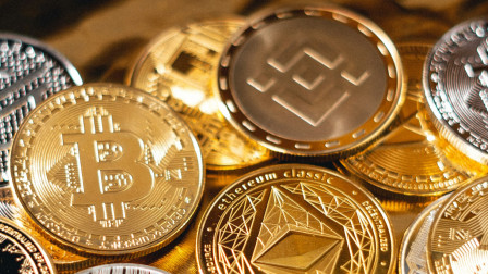 Οι New York Times «δείχνουν» τον δημιουργό του bitcoin αλλά εκείνος διαψεύδει: Το πρόσωπο - έκπληξη
