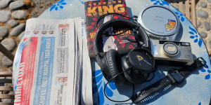 Επιστροφή στο 2000: Διακοπές χωρίς internet και σύγχρονα gadgets - Το παλιό CD Player και η αναβίωση Επιστροφή στο 2000: Διακοπές χωρίς internet και σύγχρονα gadgets - Το παλιό CD Player και η αναβίωση