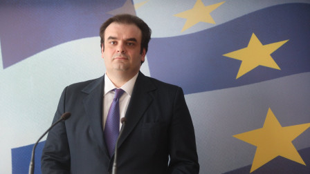 Πιερρακάκης: «Κανείς μόνος του στην κρίση» - «Έκρηξη» υποδομών στην Κρήτη