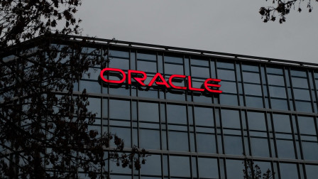 Η Oracle «θυσιάζει» 21.000 θέσεις εργασίας στην κούρσα της τεχνητής νοημοσύνης