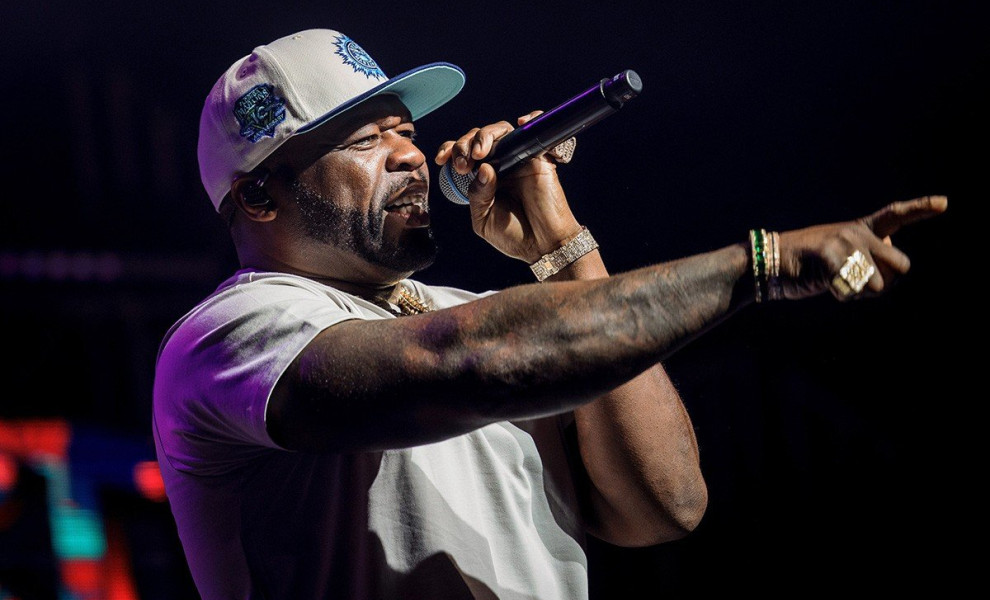 epa10265952 US rapper 50 Cent, aka Curtis James Jackson performs during his concert in Papp Laszlo Budapest Sports Arena in Budapest, Hungary, 25 October 2022.  EPA/Balazs Mohai HUNGARY OUT
